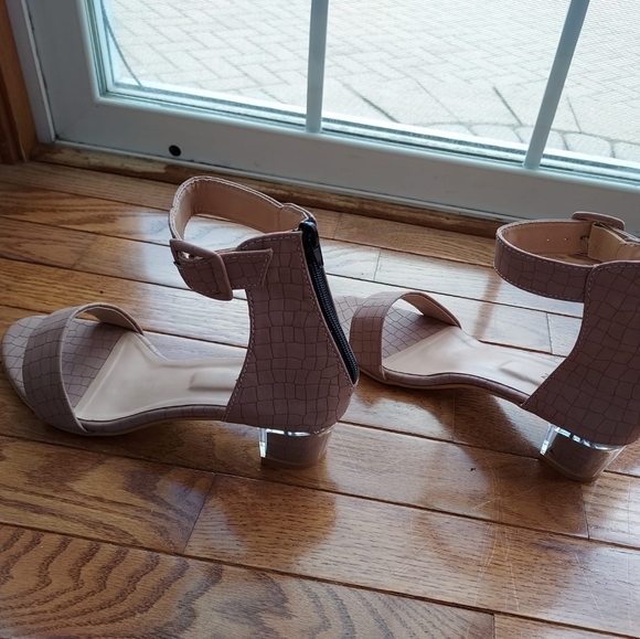 *SOLD* Dusty pink heels - Picture 3 of 4